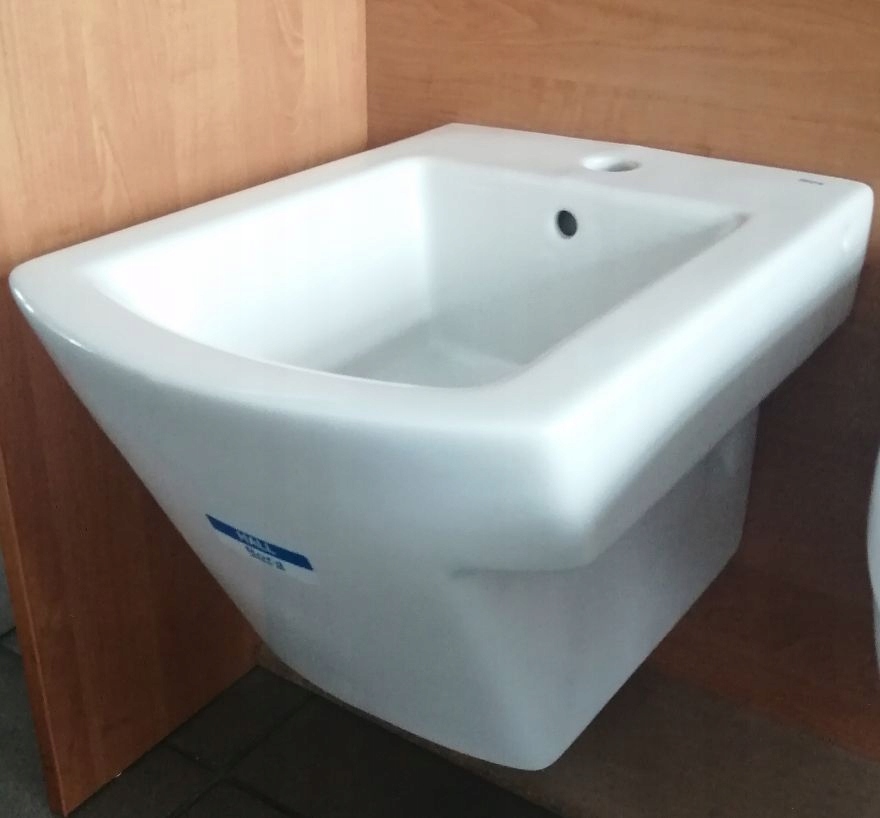 Závesný HALL bidet s vekom Roca
