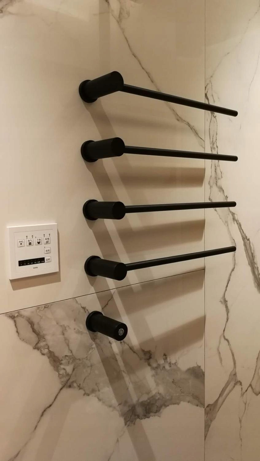 Polička do kúpelne - [Čierny / pravý / 55cm, 220v] vešiak do kúpeľne