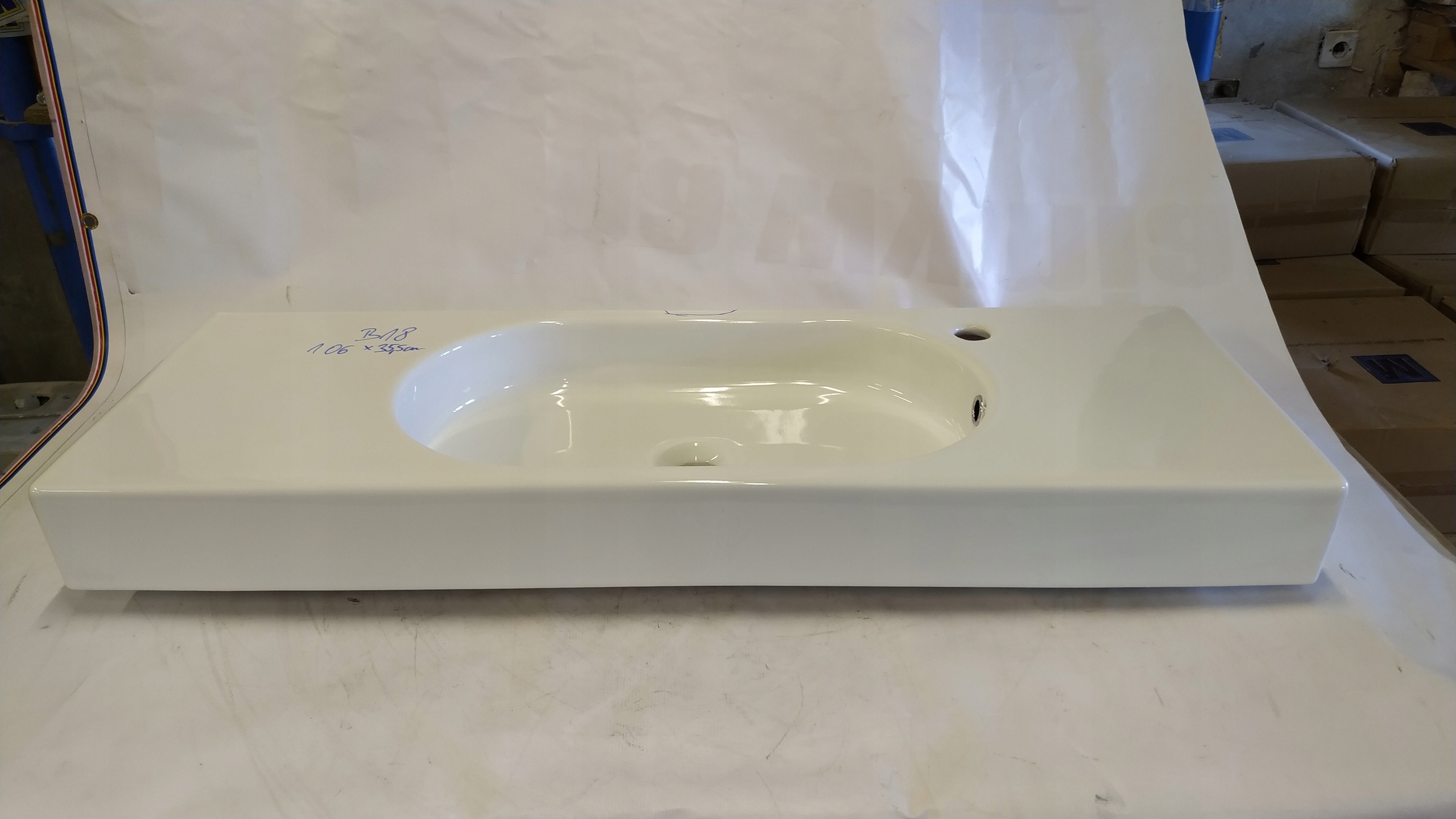 Umývadlo - Nástenné umývadlo 106 * 35,5cm VÝPREDAJ WU68