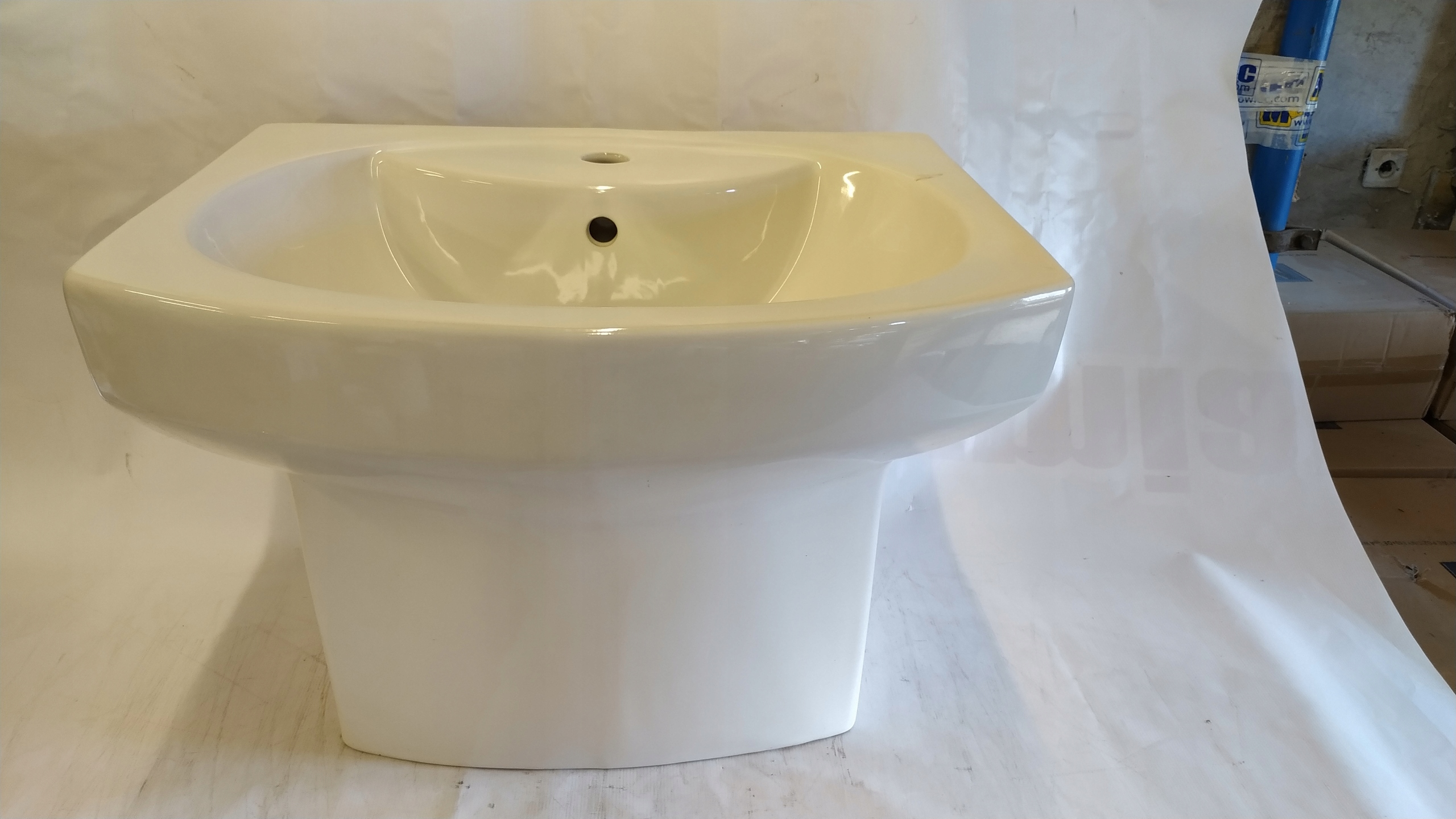 Umývadlo - Závesné 55cm umývadlo VÝPREDAJ WU73