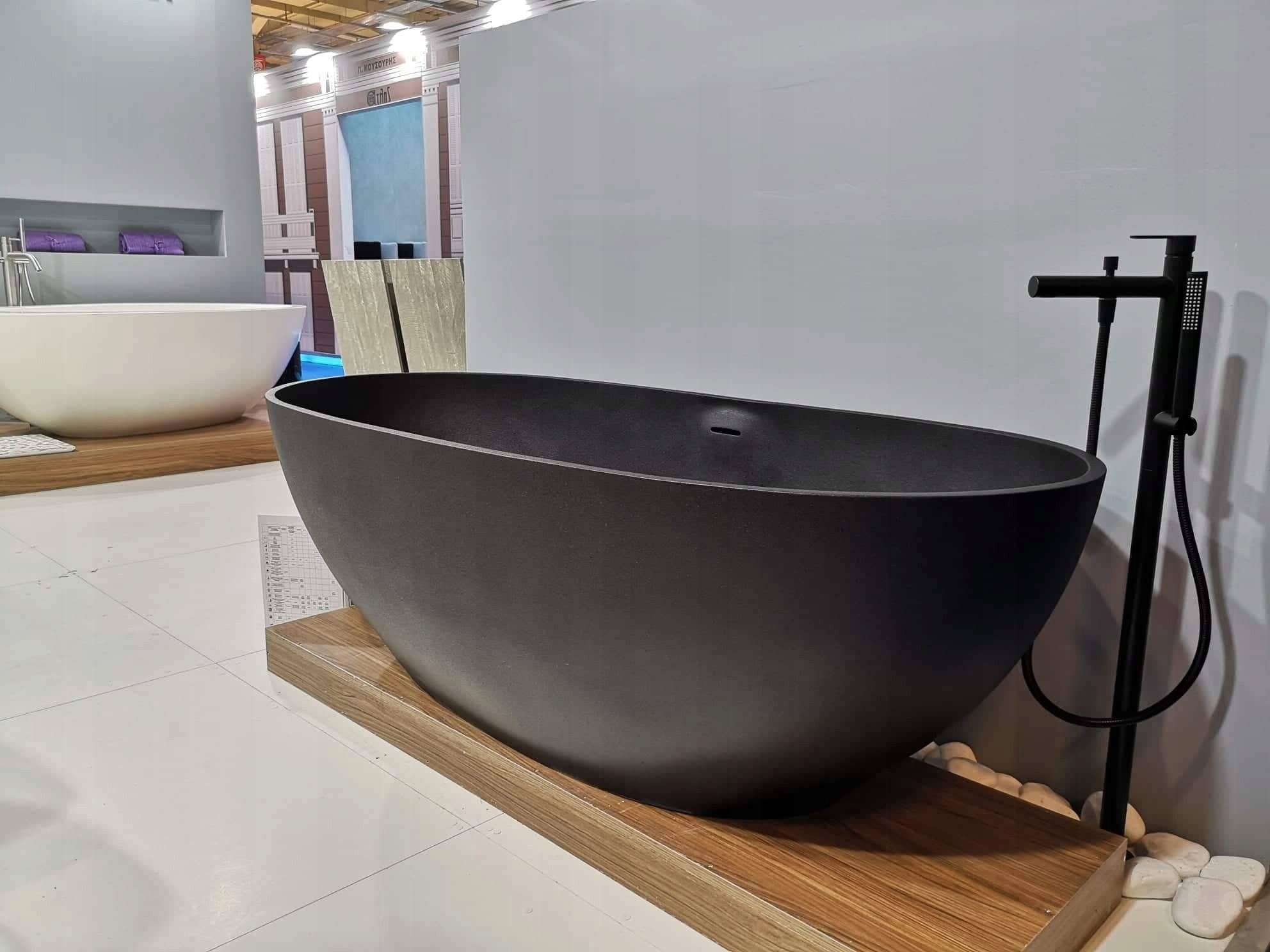 Konglomerátová matná čierna vaňa 174 cm