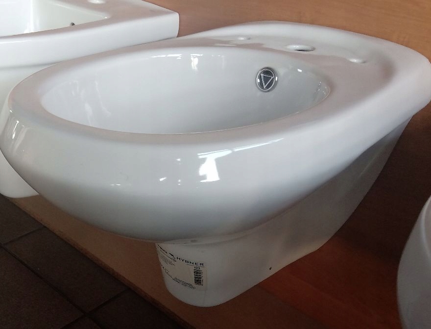 Nástenný bidet AGA HYBNER